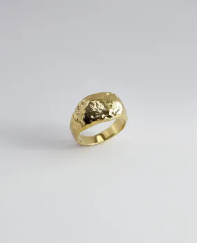 BOULDER SIGNET // golden ring