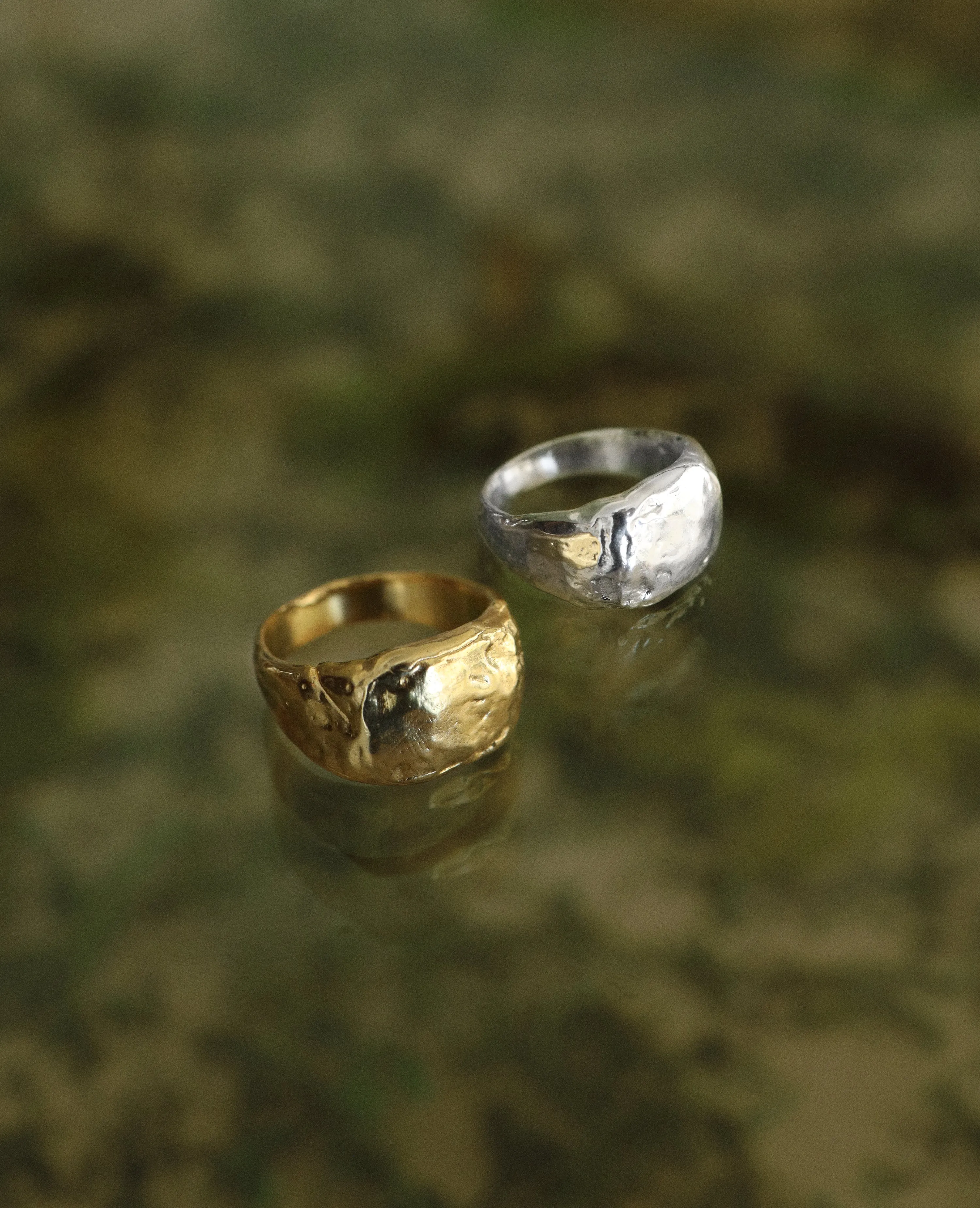 BOULDER SIGNET // golden ring