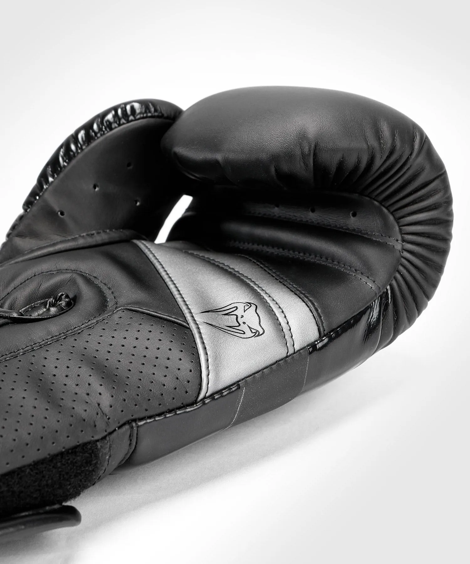 Boxing Gloves Elite Evo Venum - Black/Black