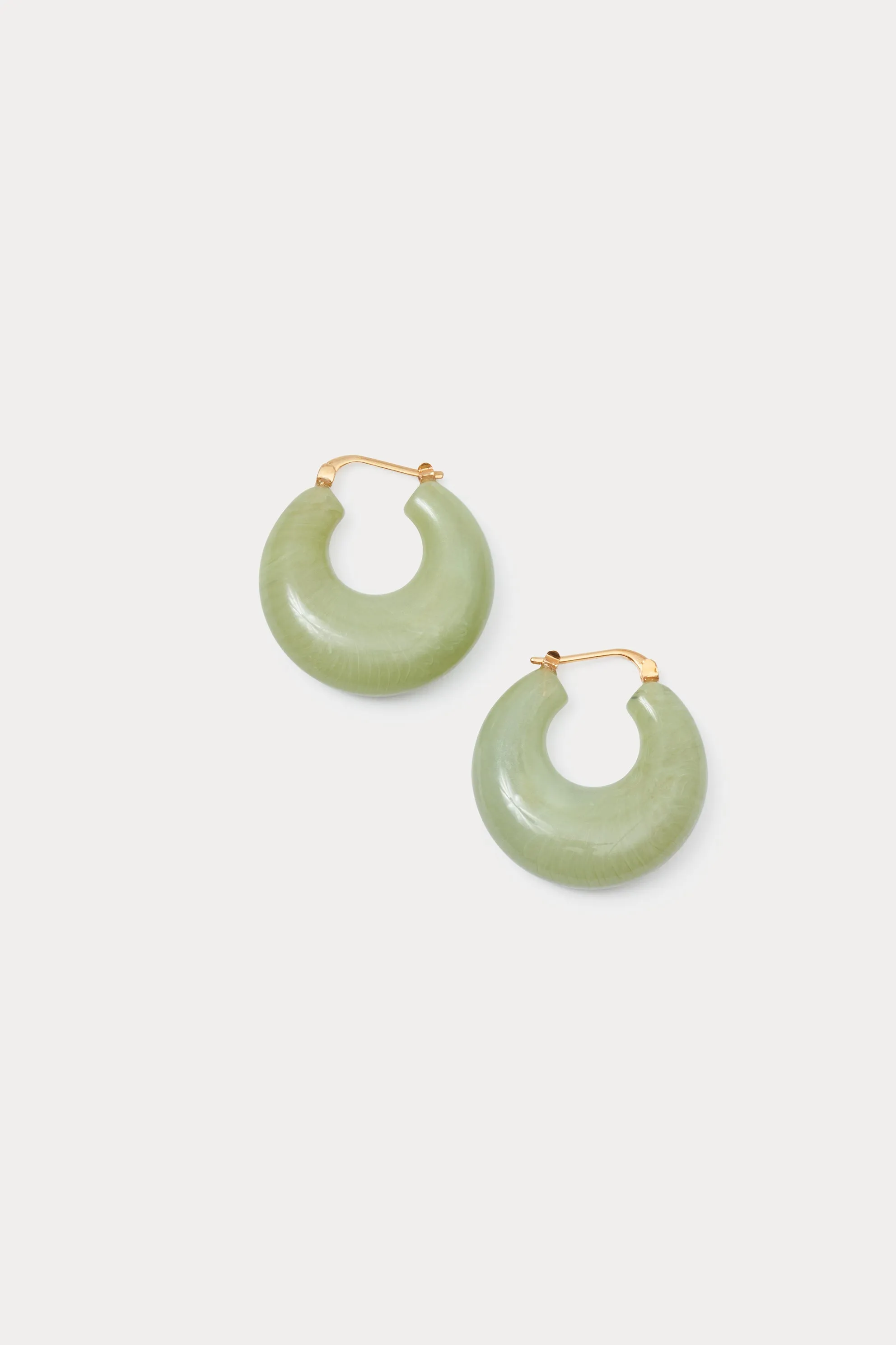 Sure! To make the title of the e-commerce product more engaging and optimized for search, you can use descriptive and enticing modifiers. Heres a suggestion:

Handcrafted Natural Green Grass Earrings - Eco-Friendly, Lightweight Jewelry for Boho-Chic Style

This title includes modifiers such as handcrafted, natural, eco-friendly, lightweight, and boho-chic, which help convey key features and appeal to potential customers.