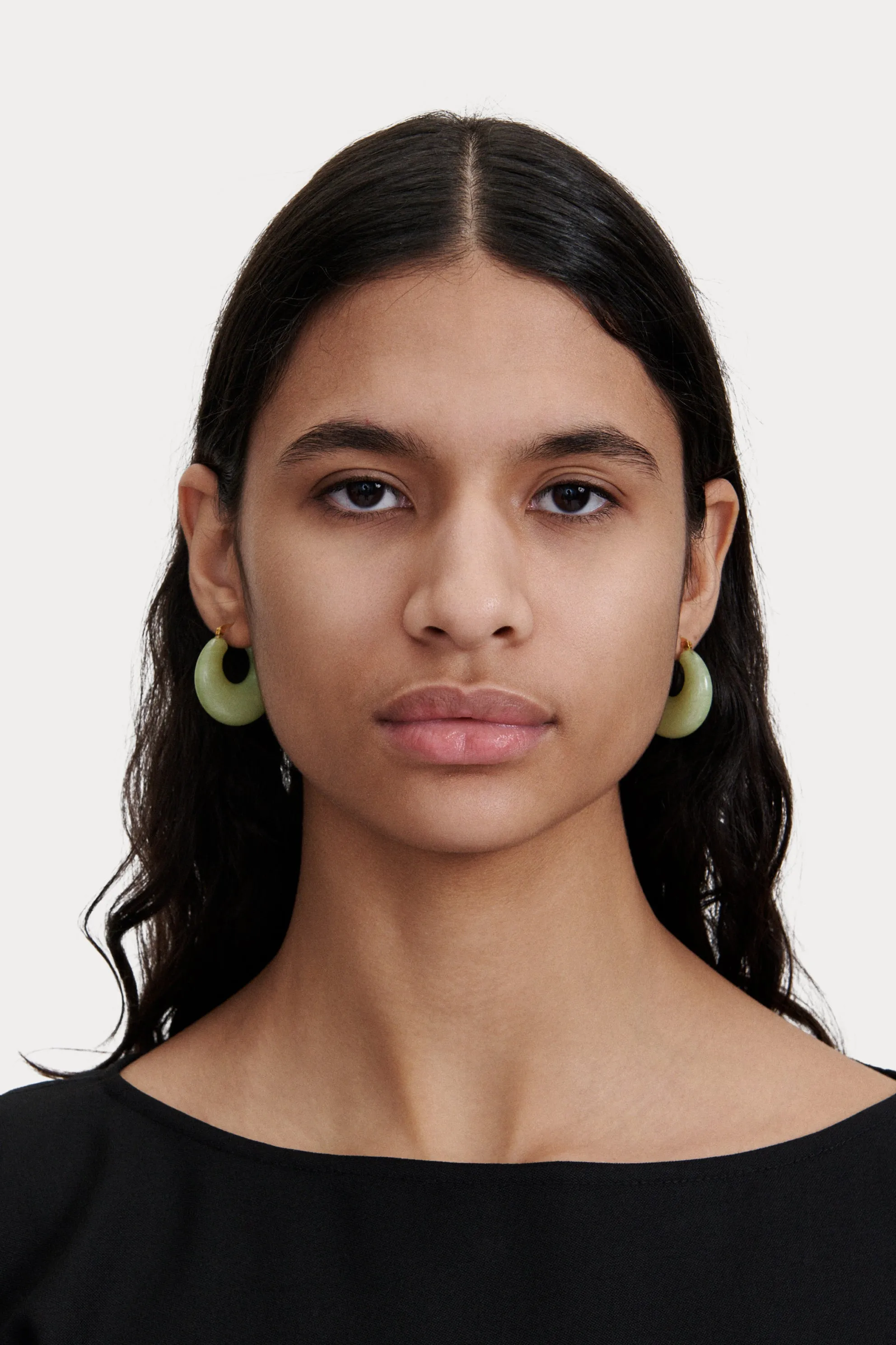 Sure! To make the title of the e-commerce product more engaging and optimized for search, you can use descriptive and enticing modifiers. Heres a suggestion:

Handcrafted Natural Green Grass Earrings - Eco-Friendly, Lightweight Jewelry for Boho-Chic Style

This title includes modifiers such as handcrafted, natural, eco-friendly, lightweight, and boho-chic, which help convey key features and appeal to potential customers.